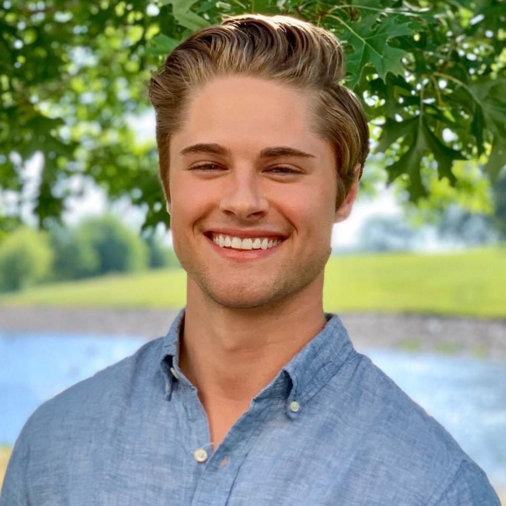 Meet your Posher, Davis